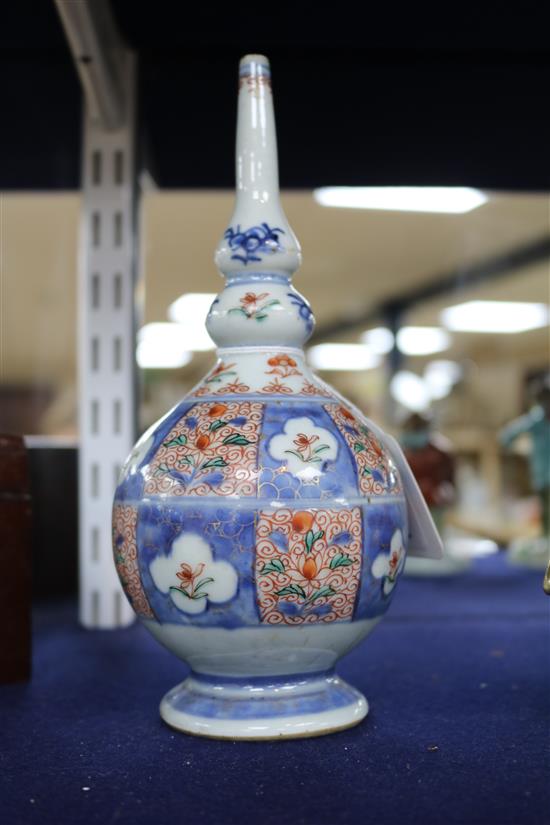 A Chinese export verte Imari rosewater sprinkler, early 18th century 21cm.